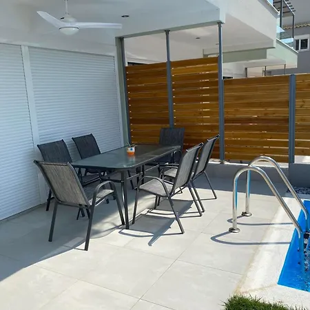 New Luxury Near The Beach! Villa