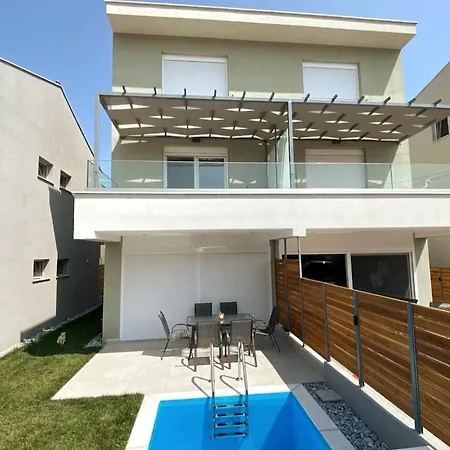 New Luxury Near The Beach! Villa Nea Iraklitsa
